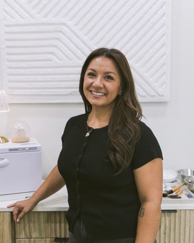 Moñique, esthetician at Moñique thefacialist.